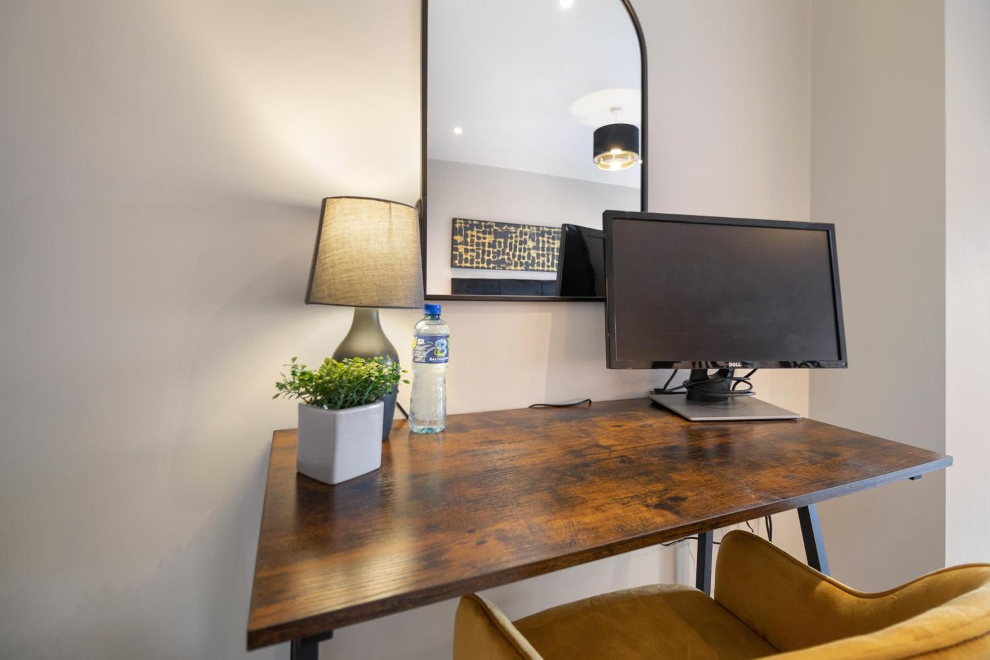 Whiskawaystays - Victoria House - Apartment 6 Устър Екстериор снимка