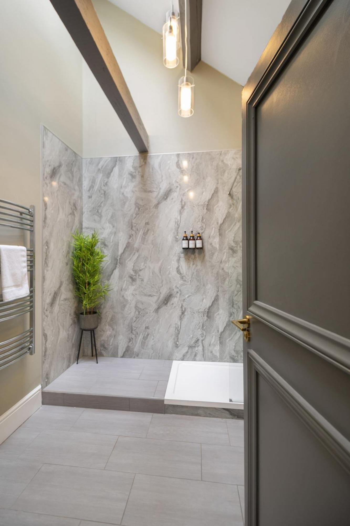 Whiskawaystays - Victoria House - Apartment 6 Устър Екстериор снимка
