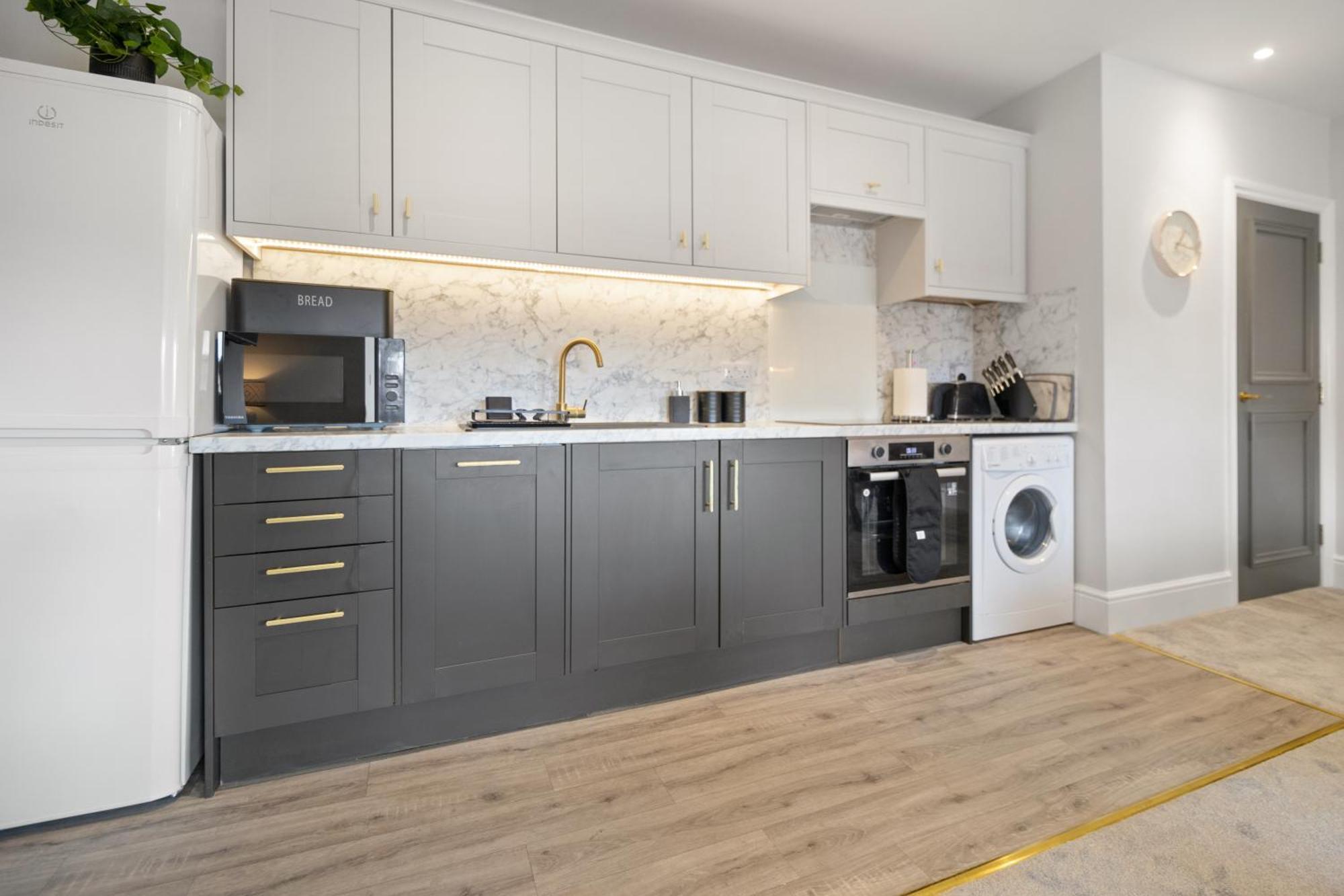 Whiskawaystays - Victoria House - Apartment 6 Устър Екстериор снимка