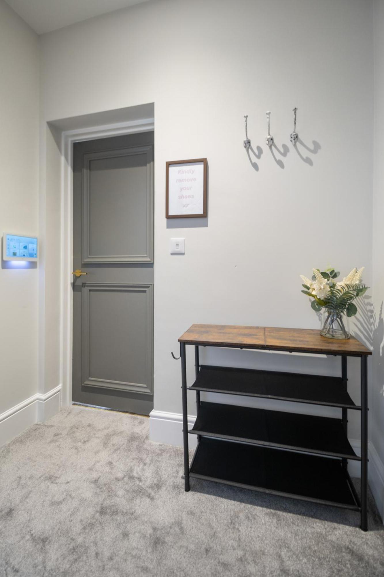 Whiskawaystays - Victoria House - Apartment 6 Устър Екстериор снимка