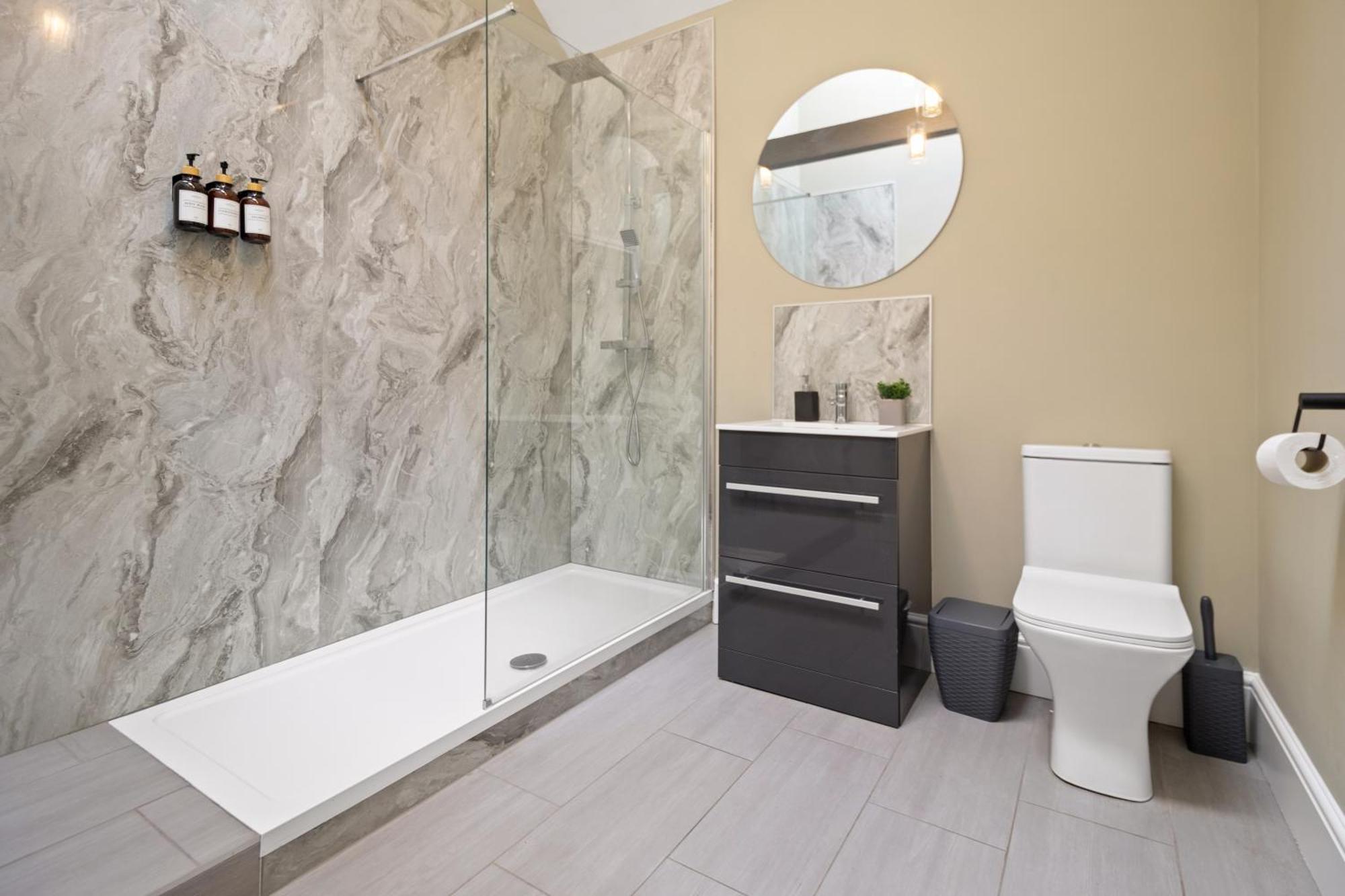 Whiskawaystays - Victoria House - Apartment 6 Устър Екстериор снимка