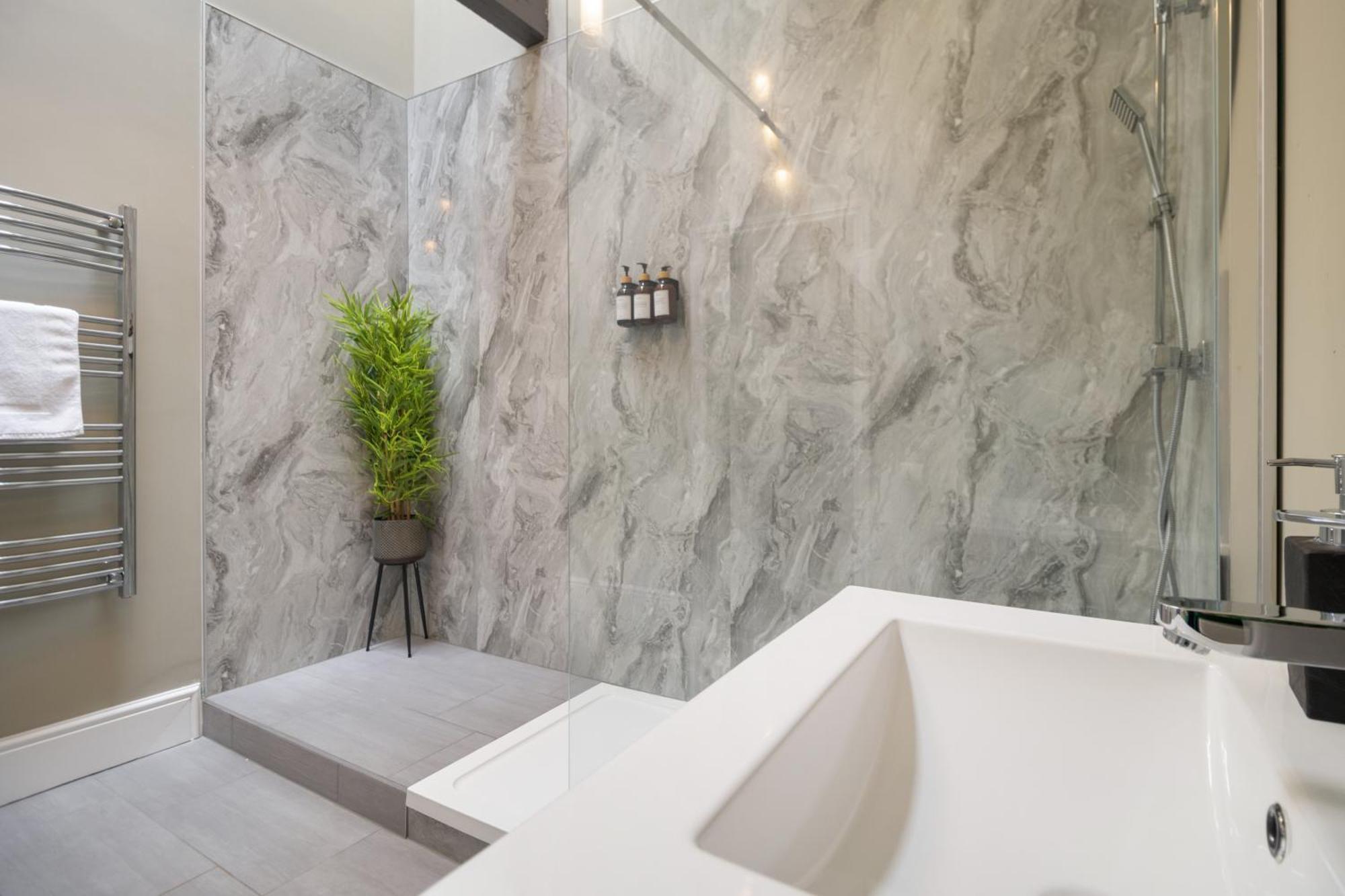 Whiskawaystays - Victoria House - Apartment 6 Устър Екстериор снимка